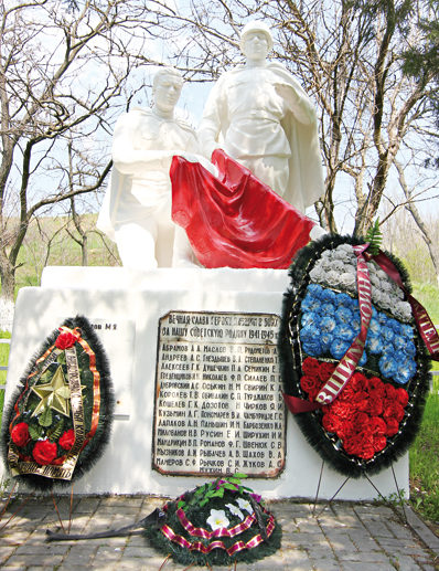 х. Большой Лог Аксайского р-на. Памятник воинам, погибшим в Великой Отечественной войне.