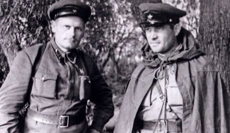 Полковник Черняховский и полковой комиссар Банквицер. Август 1941 г.