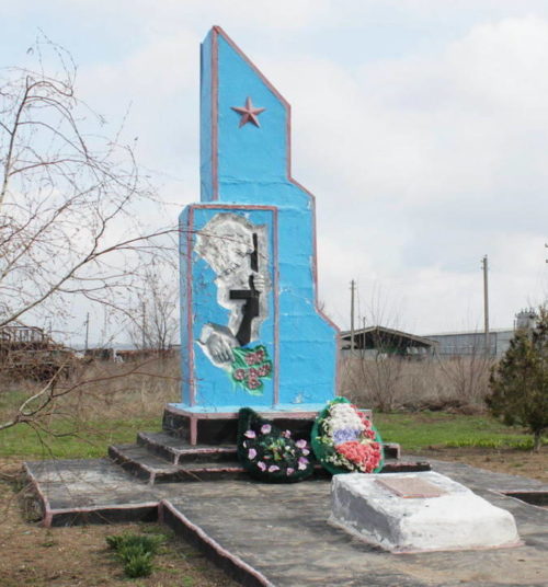 х. Озерский Зимовниковского р-на. Братская могила советских воинов.