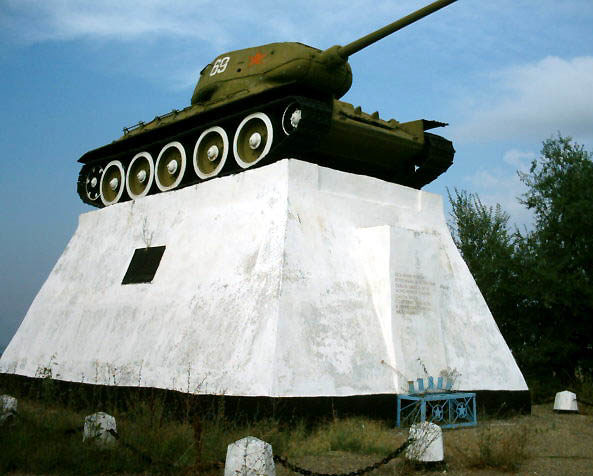 г. Темрюк. Памятник-танк Т-34, установленный в честь воинов-танкистов, принимавших участие в освобождении Темрюкского района. 