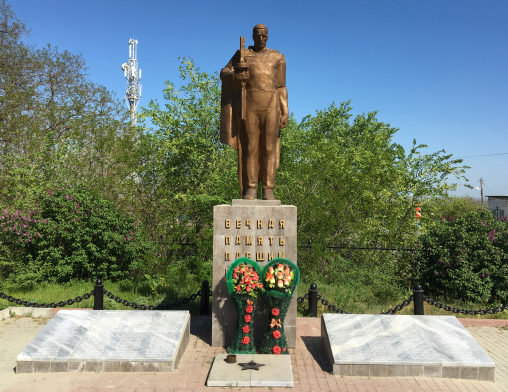 ст-ца. Мишкинская Аксайского р-на. Памятник по улице Просвещения 2в, установленный в 1982 году на братской могиле советских воинов, погибших в годы войны. 