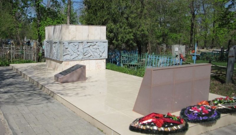 Памятник воинам 230-го полка НКВД, погибшим во время обороны Зеленого Острова.
