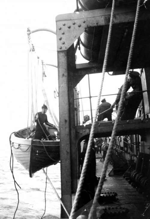 Спуск шлюпки с корвета «Algoma». Ноябрь 1942 г.