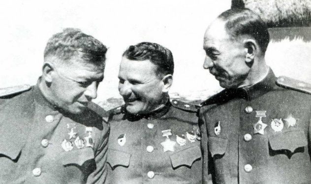 Генерал-лейтенант Чистяков, генерал-лейтенант Лагутин и генерал-лейтенант Турбин. 1943 г. 