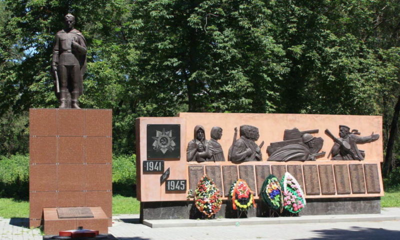 ст-ца. Кировская Кагальницкого р-на. Мемориал советским воинам и погибшим землякам.
