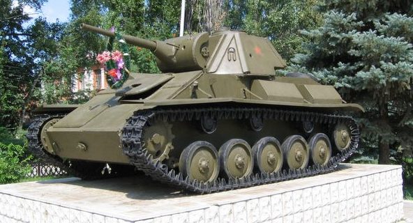 Памятник-танк Т-70.