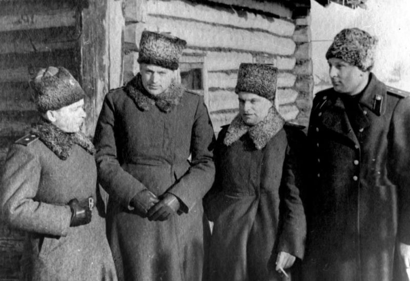 Командующий войсками Донского фронта К. К. Рокоссовский в районе Сталинграда. 1942 г.