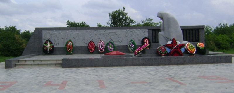 с. Шабельское Щербиновского р-на. Памятник землякам, погибшим в годы Великой Отечественной войны.