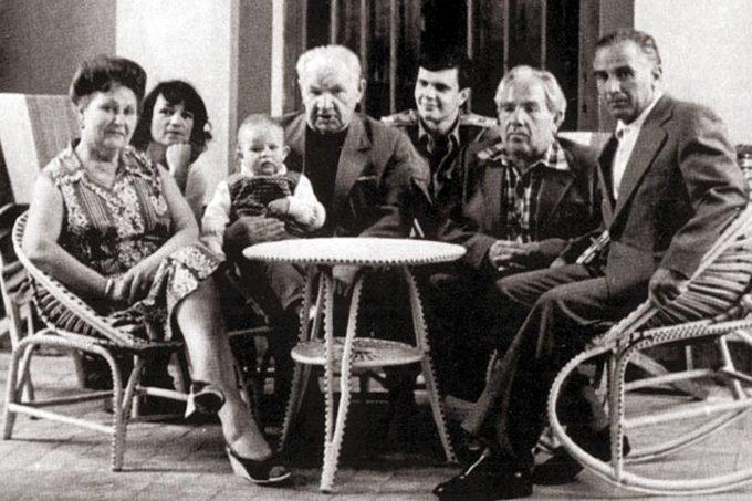Чуйков с семьей. 1981 г.