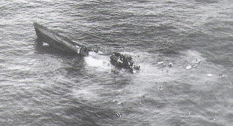 Подлодка «U-625» идет на дно после воздушной атаки. Март 1944 г.