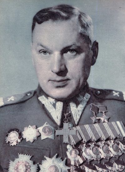 Рокоссовский со всеми наградами в форме маршала Польши. 1949 г.