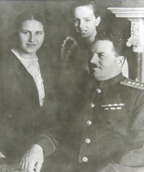 Тюленев с семьей. 1944 г. 
