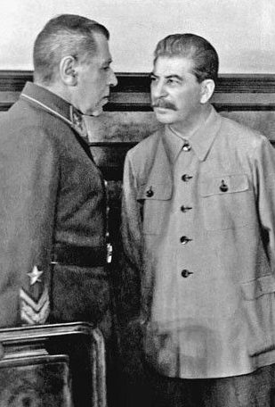 Сталин и маршал Шапошников. 1941 г. 