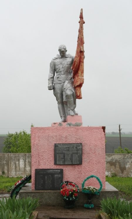 ст-ца. Новоромановская Тихорецкого р-на. Памятник, установленный на братской могиле советских воинов.
