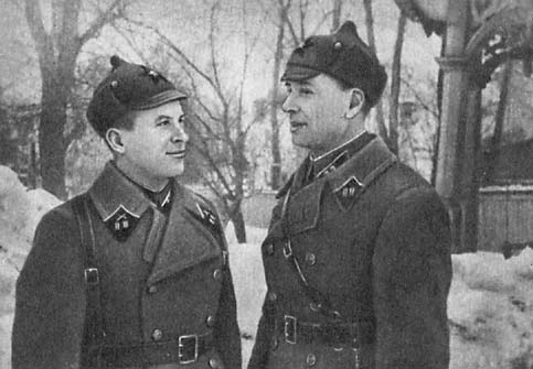 Командиры полков С. Ф. Ниловский и И. П. Рослый (справа). Март 1940 г.