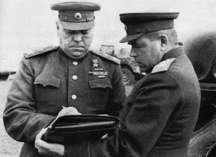 А. М. Василевский и Ф. Я. Фалалеев в ходе Восточнопрусской операции. 1945 г. 