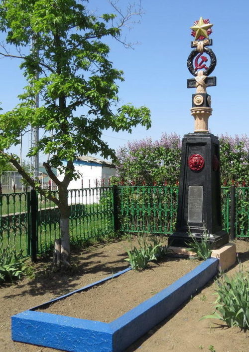 г. Константиновск. Памятник мирным жителям, расстрелянным во время оккупации поселка.