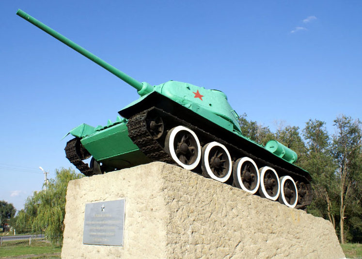 Памятник-танк Т-34-85.