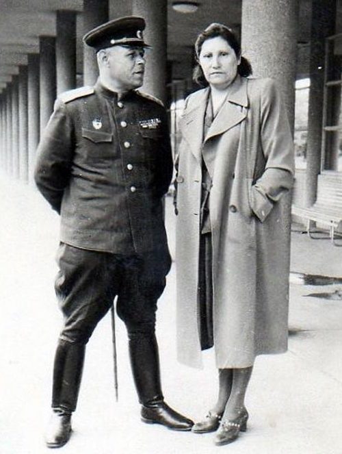 Рыбалко с женой Надеждой. 1943 г. 