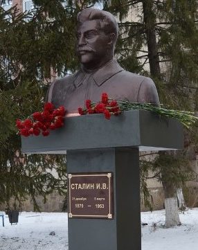 с. Куйбышево. Бюст генералиссимусу Иосифу Виссарионовичу Сталину, установленный в 2016 году.
