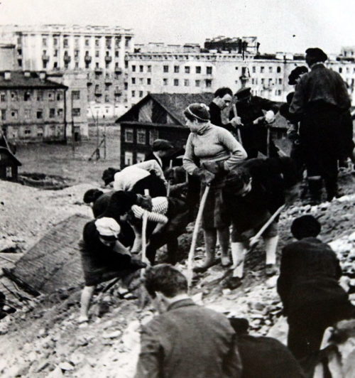 Строительство оборонительных сооружений на окраине Мурманска. 1941 г.