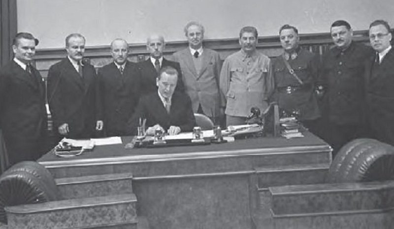 Подписание советско-литовского пакта взаимной помощи. Москва, Кремль. 10.октября 1939 г.