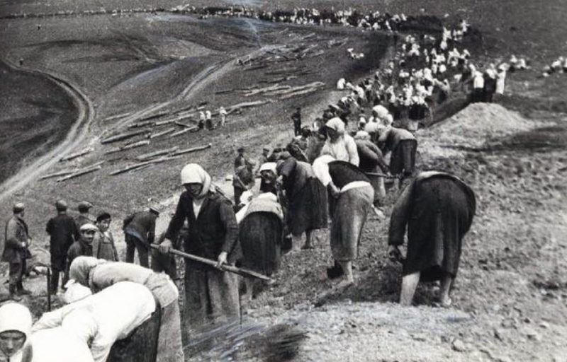 Горожане на строительстве оборонительного рубежа у Тулы. Сентябрь 1941 г.