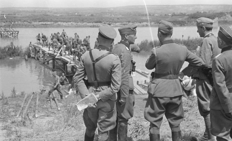 Румынско-германские войска 22 июня 1941 года на реке Прут.