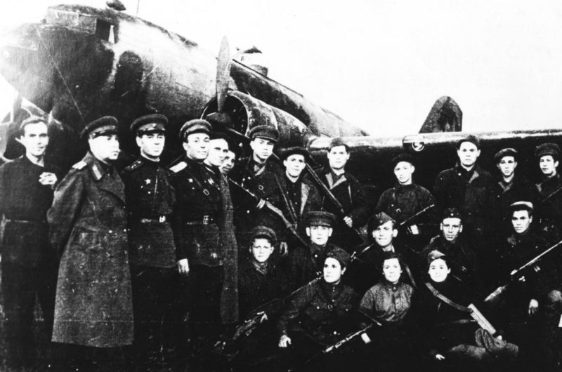 Партизанский отряд «Шторм», сформированный из туляков перед отправкой в тыл врага. Сентябрь 1941 г.