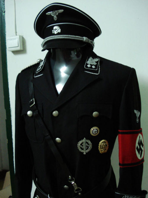 Черная униформа СС.