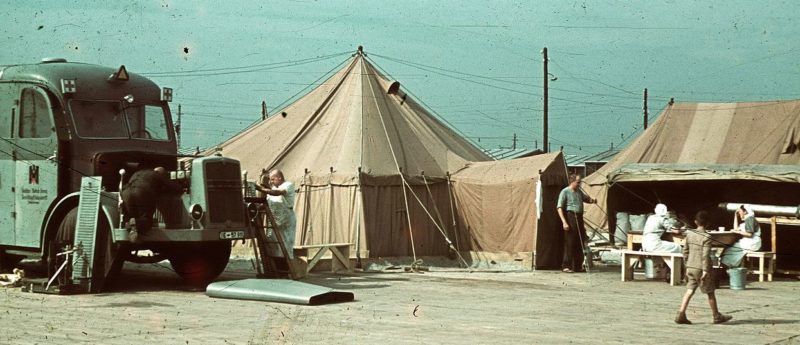 Временный лагерь немцев из Бессарабии в Белграде. 1940 г.
