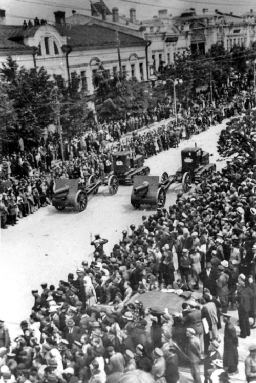Парад в Кишиневе. 3 июля 1940 года.