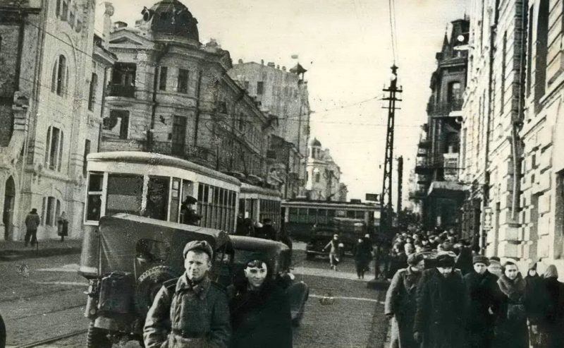 Улица города. 1941 г.