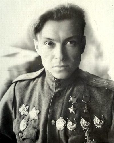 Дважды Герой Советского Союза майор Евстигнеев. 1945 г.
