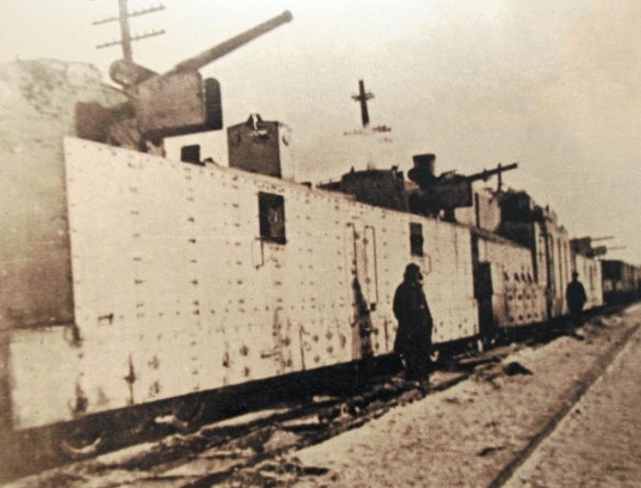 Бронепоезд №16 в обороне Тулы после ремонта в паровозном депо. Октябрь 1941 г. 