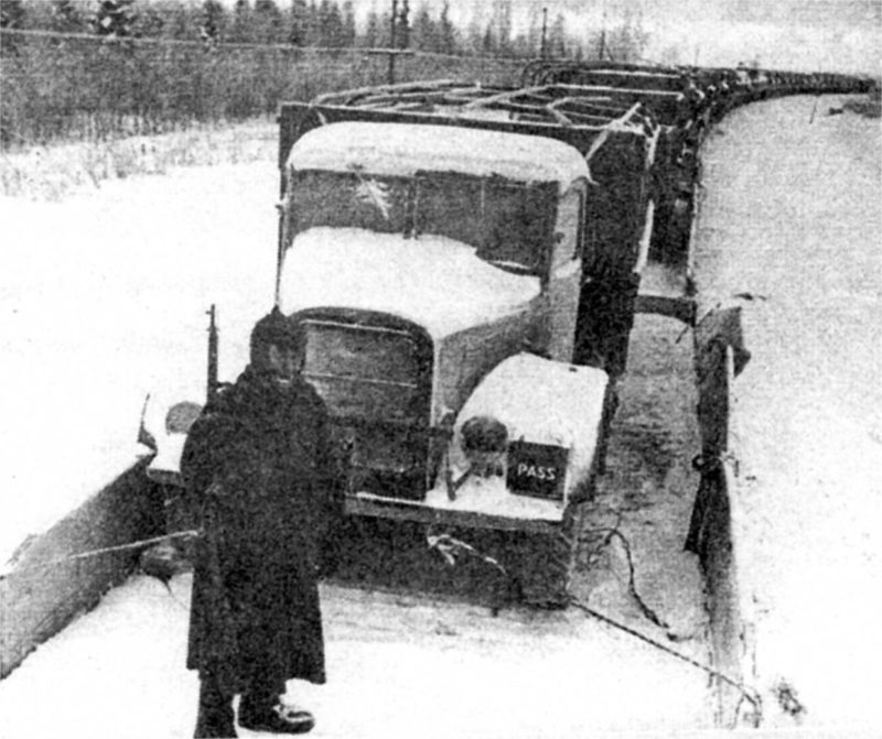 Перевозка из Мурманска на фронт ленд-лизовских грузовиков. 1941 г.