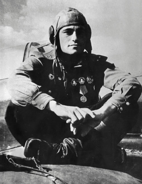 Лейтенант Амет-Хан Султан. 1943 г. 