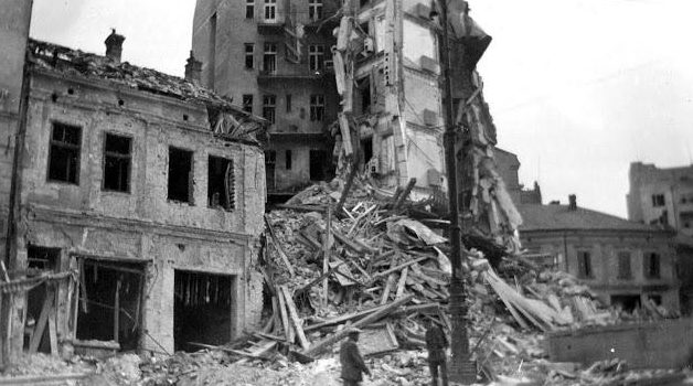 Разрушения в Белграде после немецкой бомбардировки. Апрель 1941 г.