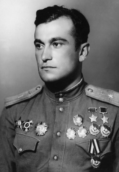 Дважды Герой Советского Союза майор Амет-Хан Султан. 1945 г.