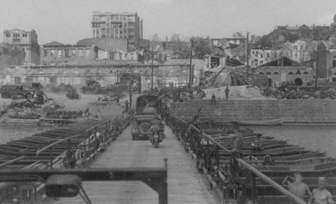 Город во время оккупации. 1942 г. 