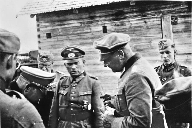 Гудериан на командном пункте под Тулой. Октябрь 1941 г.