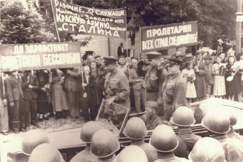 Жуков въезжает в Кишинев. 3 июля 1940 г.
