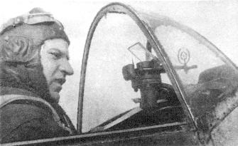 Зайцев в кабине самолета. 1942 г. 