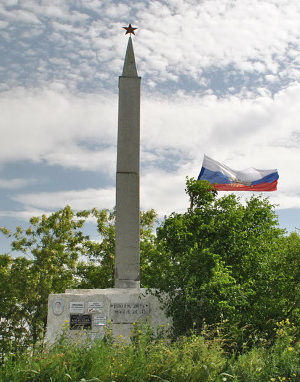 г. Новошахтинск. Памятник, установленный у братских могил, в которых похоронено около 5 тысяч человек.