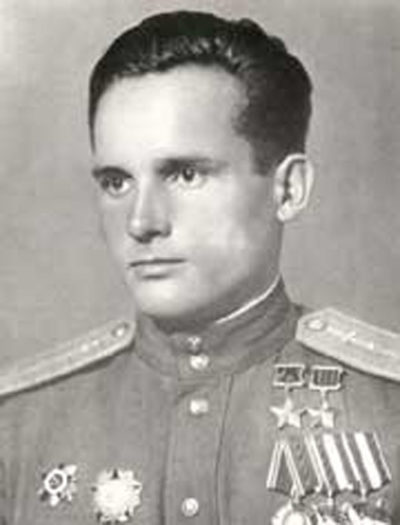 Дважды Герой Советского Союза капитан Камозин. 1944 г.