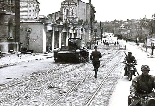 Немцы входят в город. 29 июля 1941 г. 