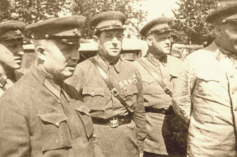 Никита Хрущев и Лев Мехлис в Бессарабии. Июль 1940 г.