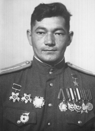 Герой Советского Союза капитан Бегельдинов. 1944 г.
