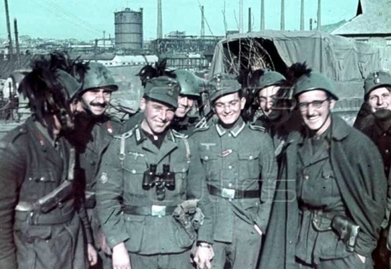 Итальянские берсальеры в Сталино. 1941 г.