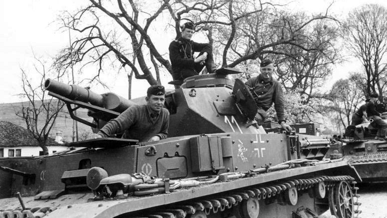 Немецкие войска вторгаются в Югославию. Апрель 1941 г.